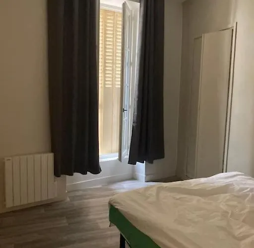 Hypercentre Place D’armes 2 Appartement *